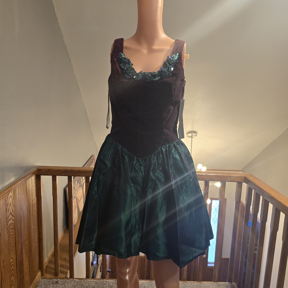Vintage Elegant Green and Black Velvet/Tafetta Short Dress with Sequin Detail